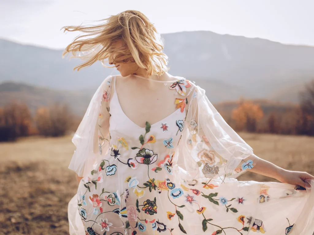 rahasia-tampil-menawan-dengan-floral-dress-di-setiap-momen-spesial