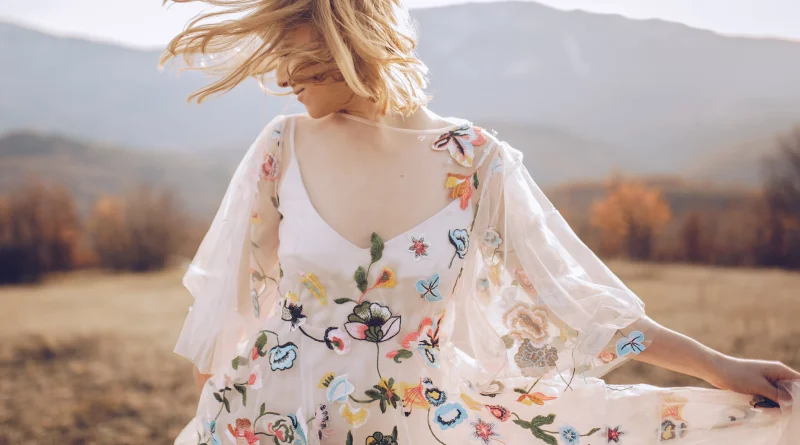 rahasia-tampil-menawan-dengan-floral-dress-di-setiap-momen-spesial