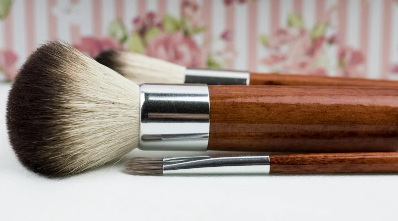 rahasia-tampilan-flawless-cara-cerdas-menggunakan-brush-untuk-foundation